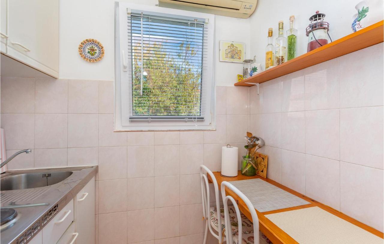 1 Bedroom Beautiful Apartment In Linardici Екстер'єр фото
