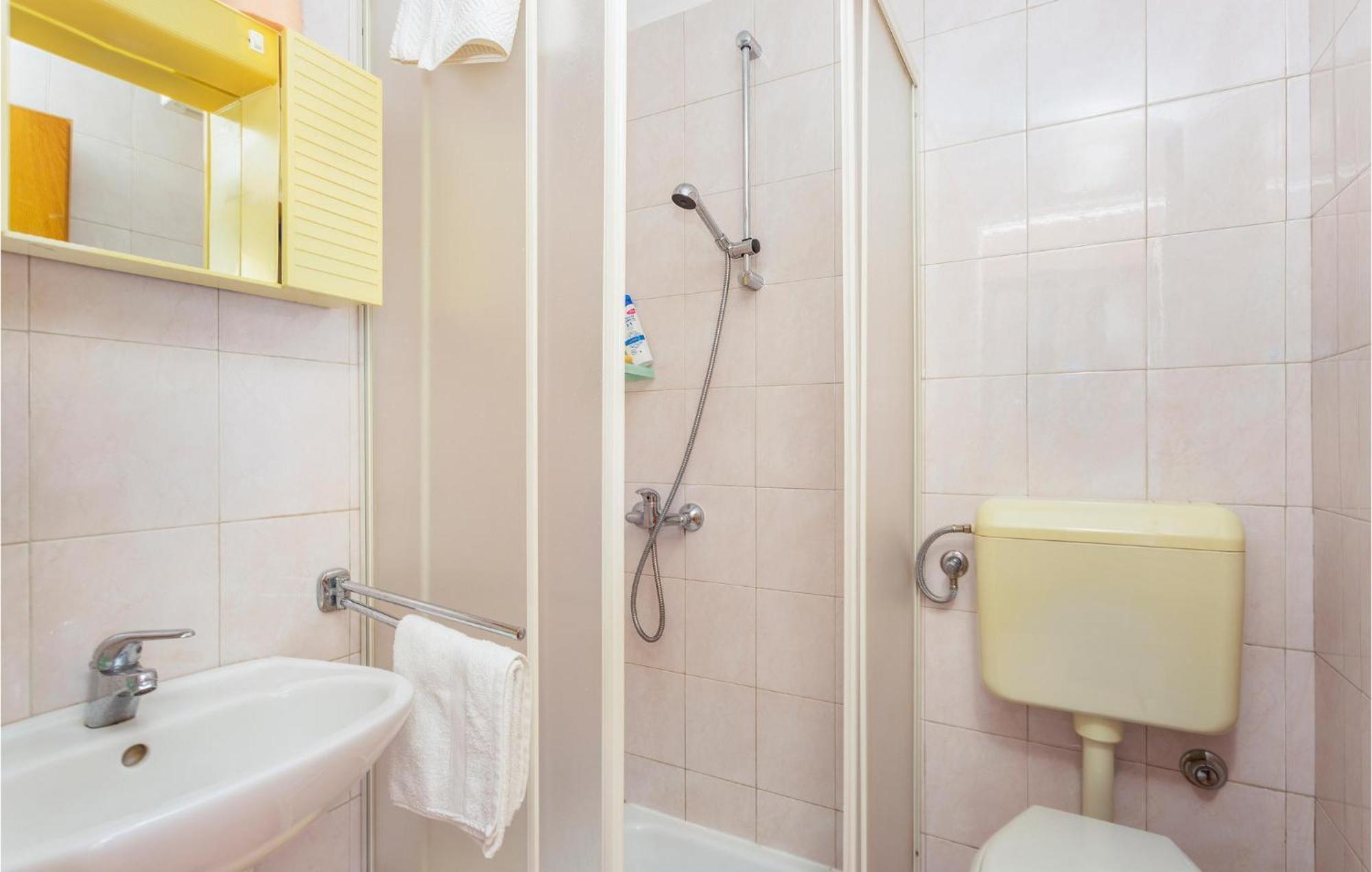 1 Bedroom Beautiful Apartment In Linardici Екстер'єр фото