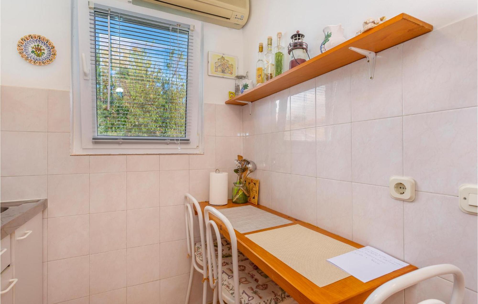 1 Bedroom Beautiful Apartment In Linardici Екстер'єр фото