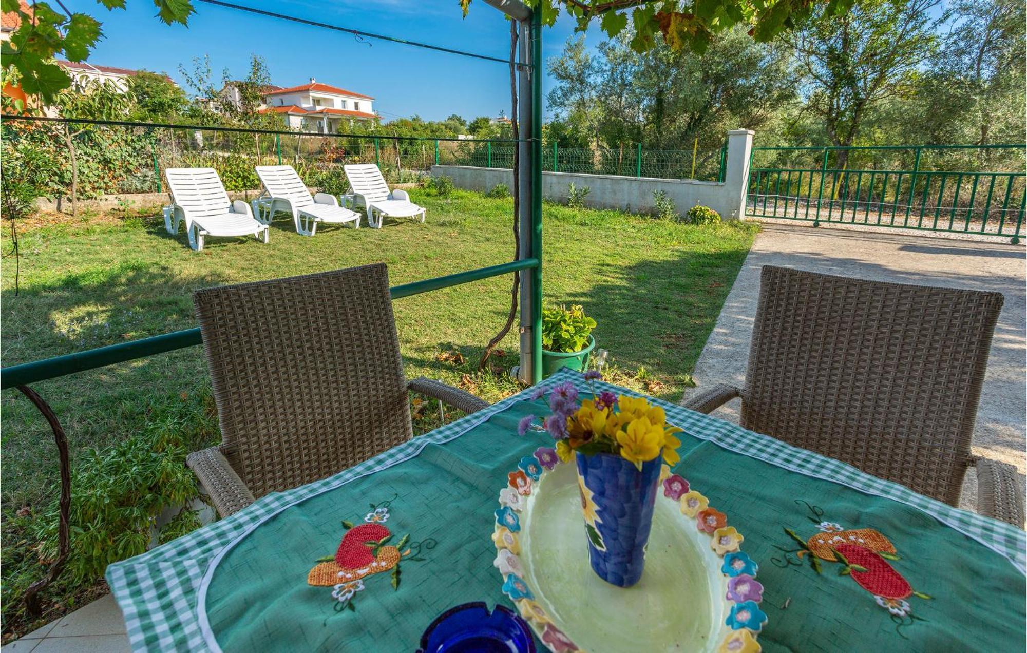 1 Bedroom Beautiful Apartment In Linardici Екстер'єр фото