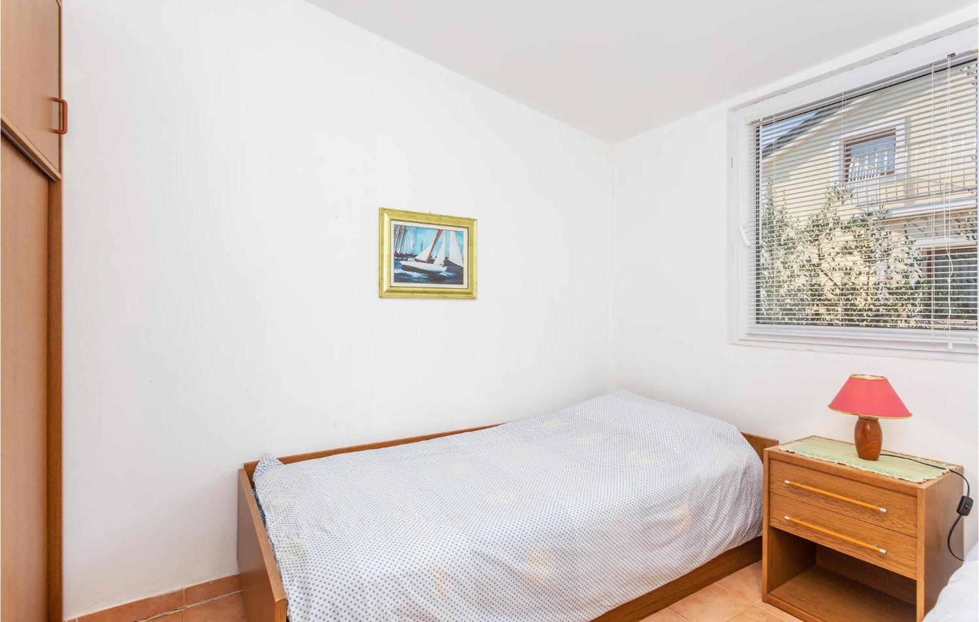 1 Bedroom Beautiful Apartment In Linardici Екстер'єр фото